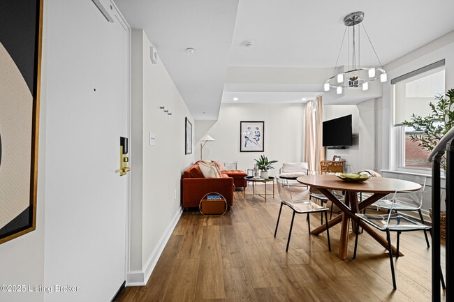 Building Photo - 604 S 3rd St