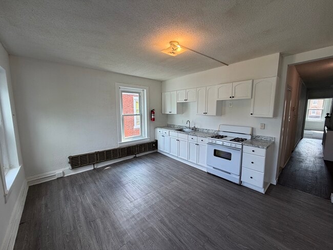 Building Photo - 639 Haws Ave