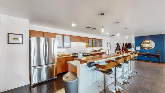 Building Photo - 3,400 SQFT CONDO IN DOWNTOWN CHAMPAIGN W/ ...