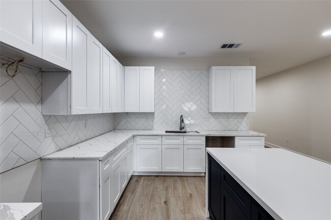 Building Photo - 21711 Barcarole Dr