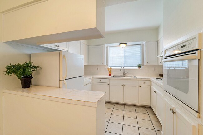 Building Photo - 1529 Bonnie Brae St