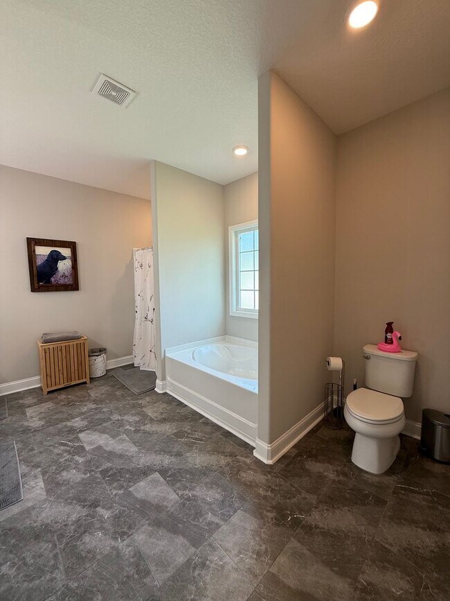 Building Photo - MOVE IN SPECIAL $400.00 OFF FIRST MONTH RE...
