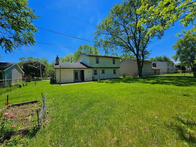 Building Photo - 1919 Bear Paw Dr