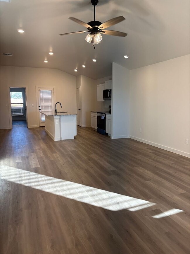 Building Photo - 2513 Is THE ONE for me!