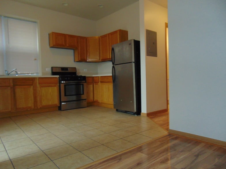 Building Photo - 4108 W Cermak Rd