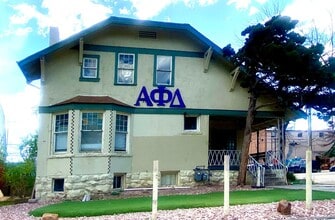 Building Photo - 13 bed 12th and College Lg House + Cottage