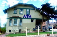 Building Photo - 13 bed 12th and College Lg House + Cottage