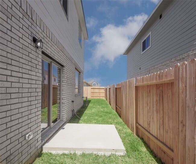 Building Photo - 31138 Mahogany Fir Trl