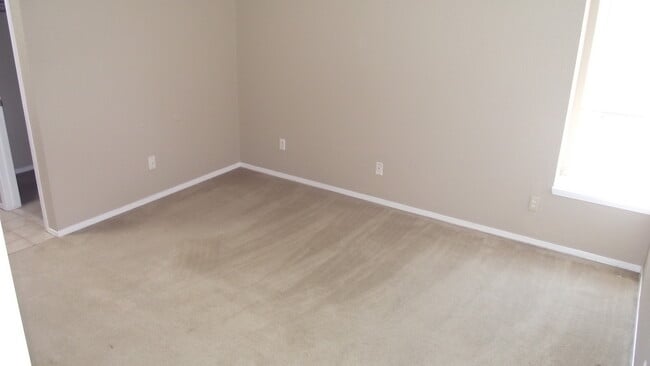 Building Photo - Northeast El Paso 3 Bed/2.5 Bath Refrig A/C w/Bonus Loft!