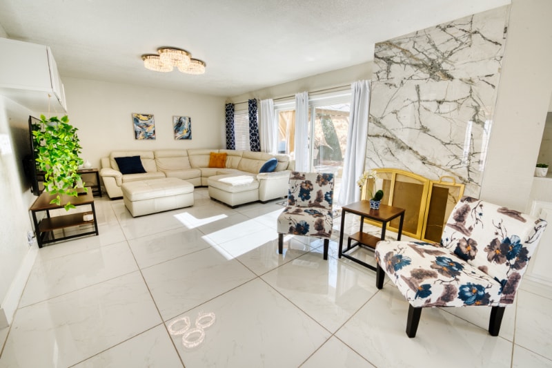 Building Photo - 2659 E Vegas Valley Dr