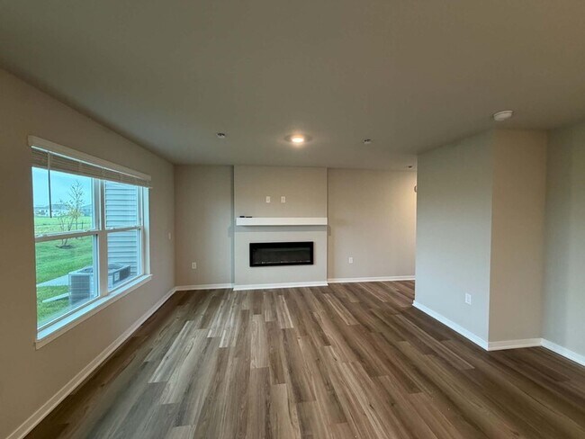 Building Photo - 1405 NE 59th Ln