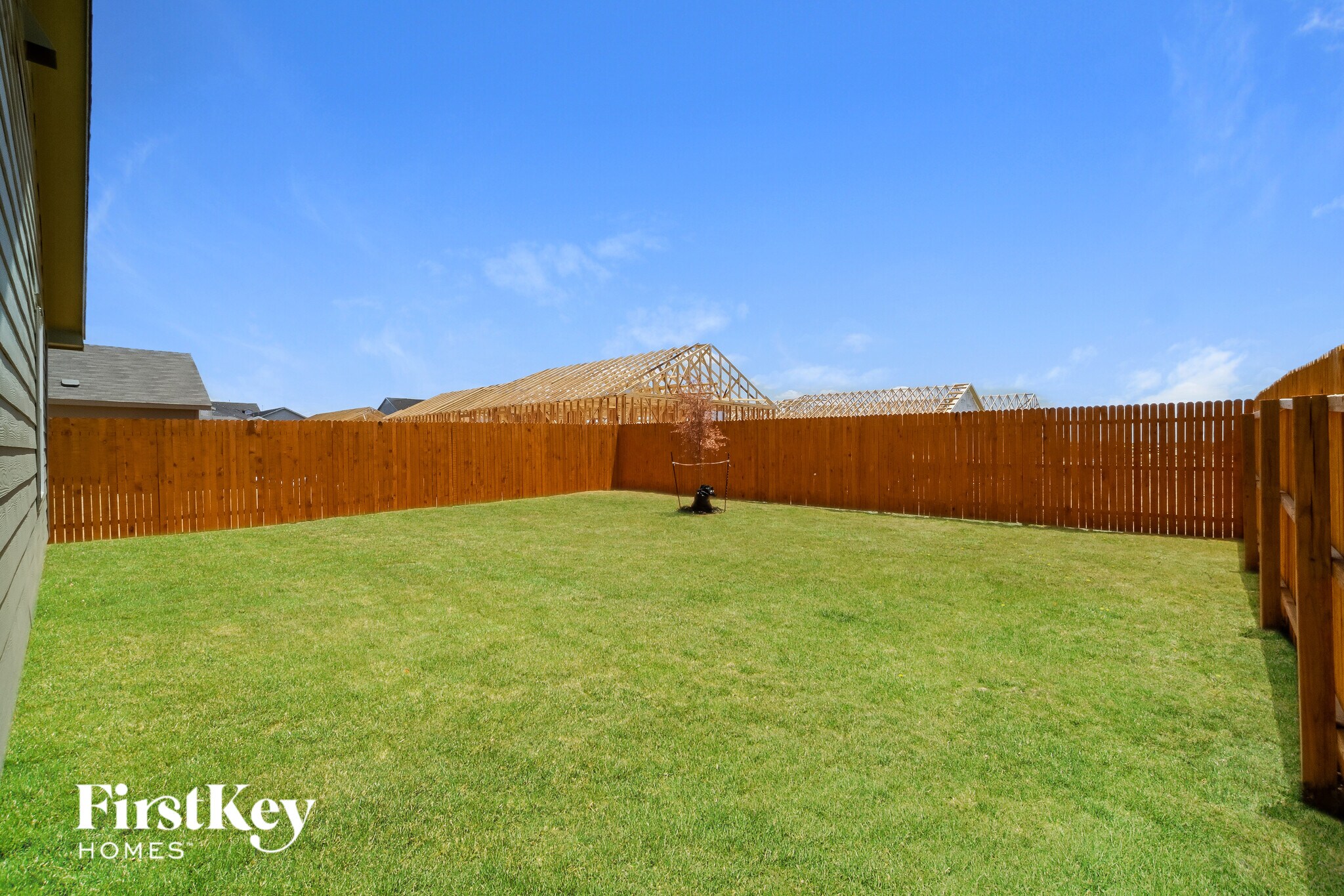 Building Photo - 10414 McClintock Dr