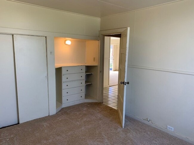Building Photo - Two Bedroom Duplex