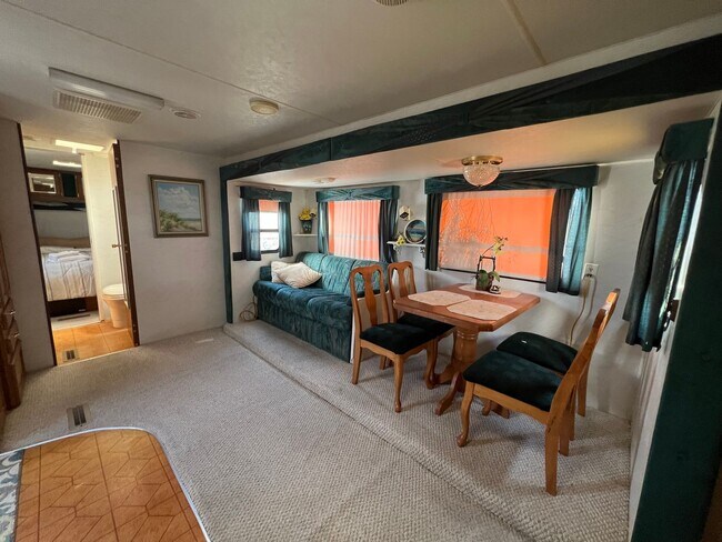 Building Photo - SHORT TERM FOOTHILLS RETREAT!