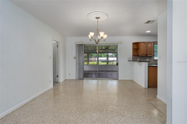 Building Photo - 1225 Casabella Dr