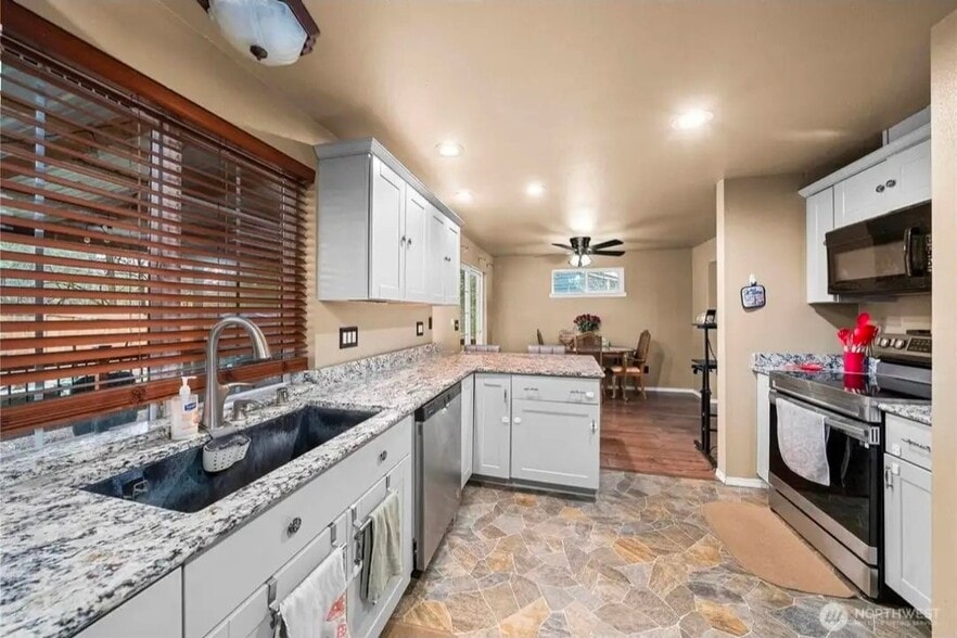 Building Photo - 7923 Incline Ct SE