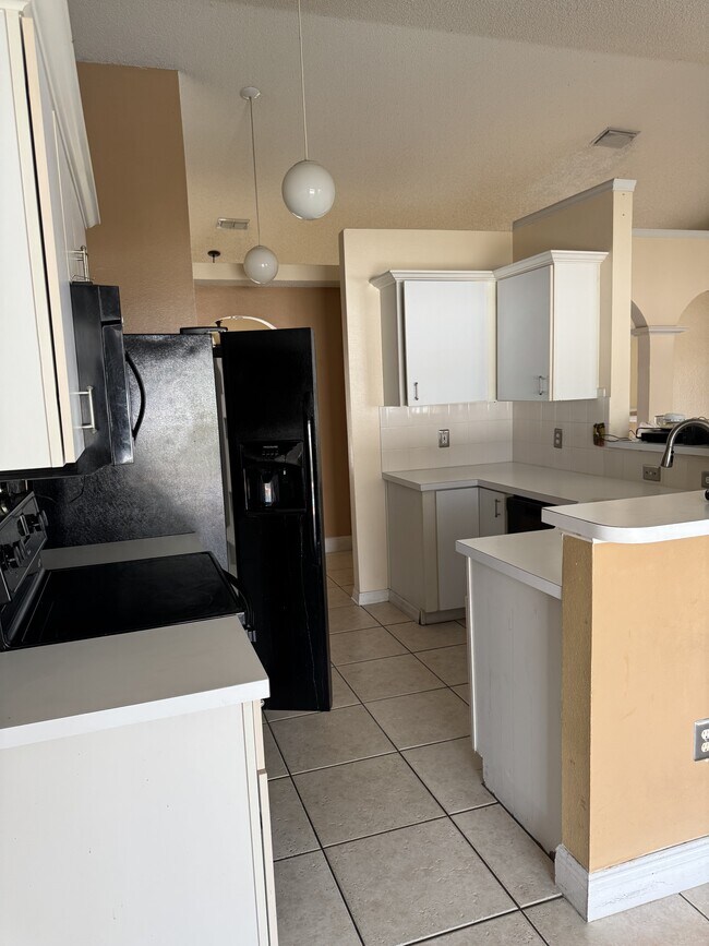 Building Photo - 1027 Dudley Dr