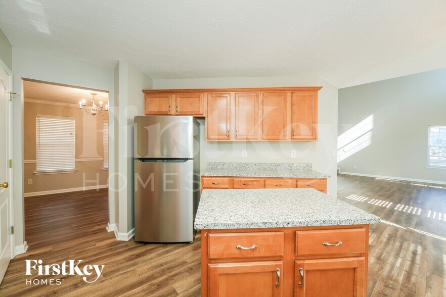 Building Photo - 5435 Yellow Pine Dr