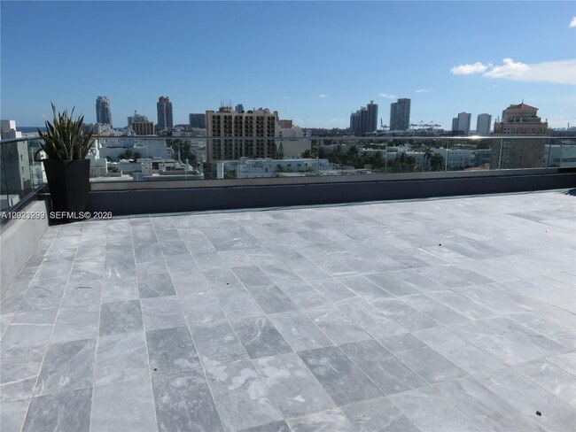 Building Photo - 1255 Collins Ave