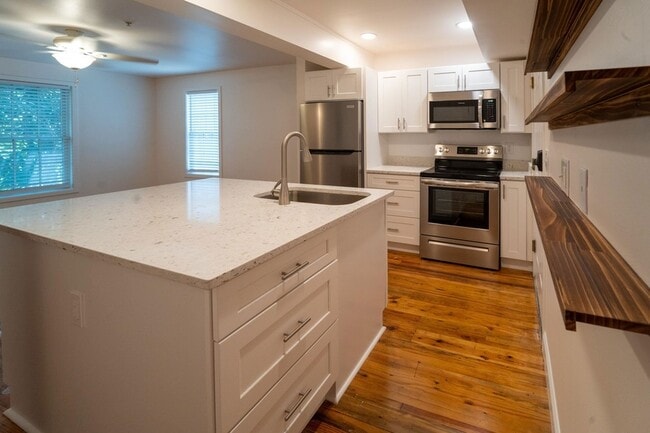 Building Photo - 4 Artillery Ln