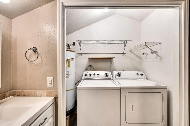 Building Photo - 8219 Summer Side Dr