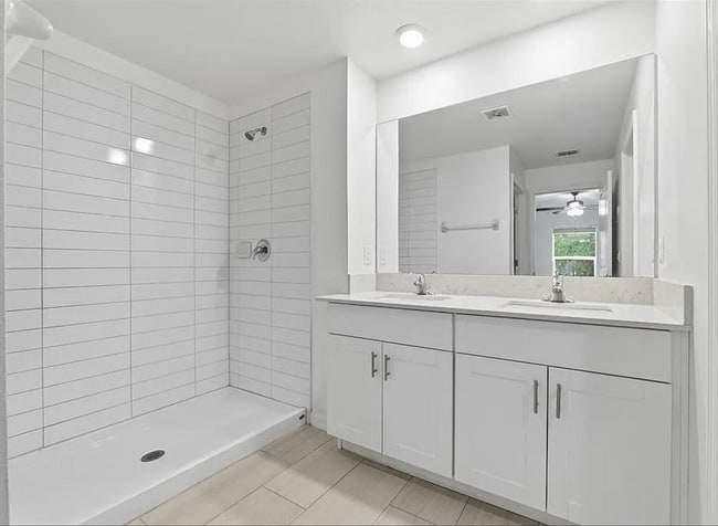 Building Photo - 12609 Maple Bonsai Dr