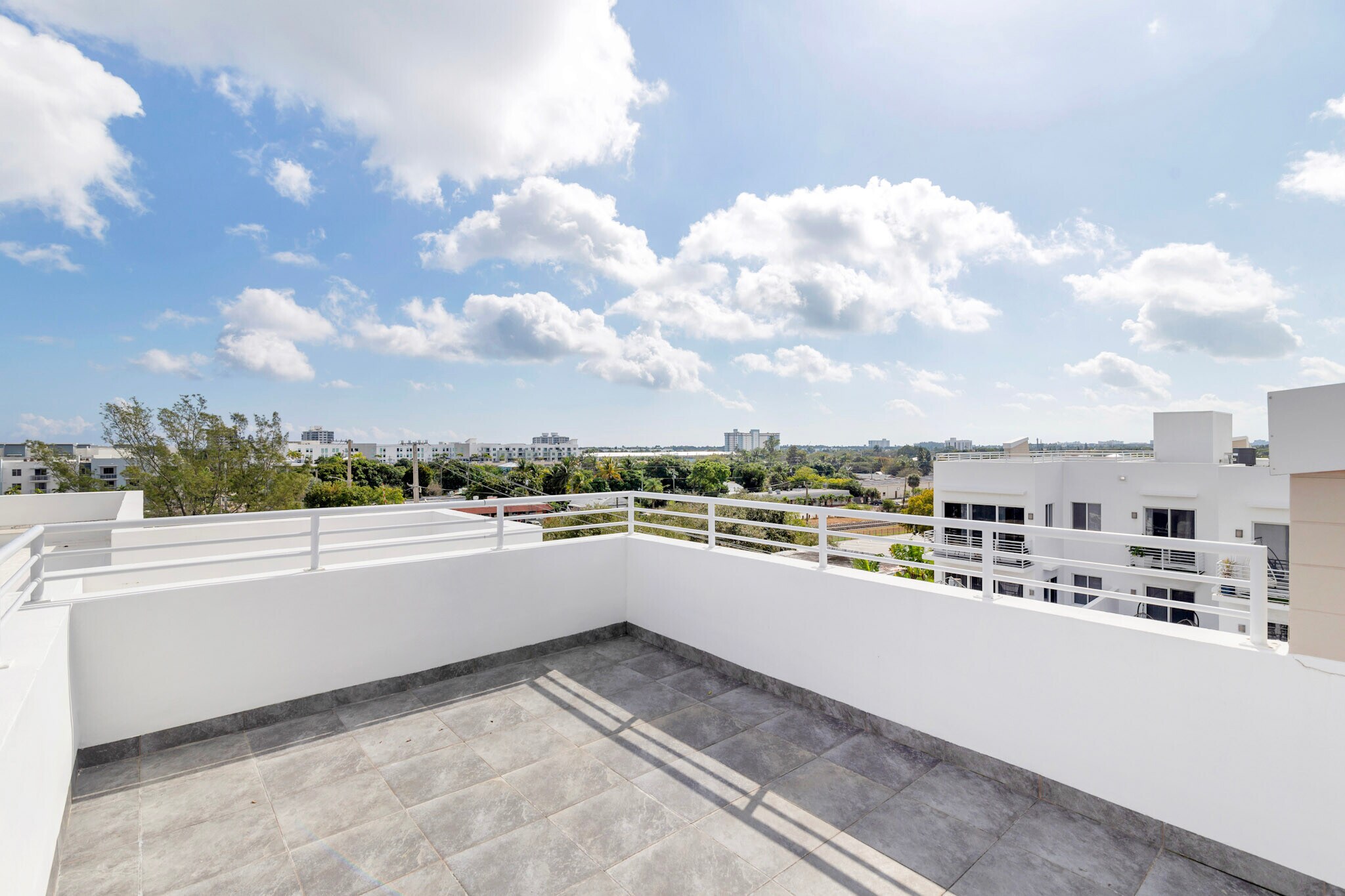 Building Photo - 111 SE 2nd St