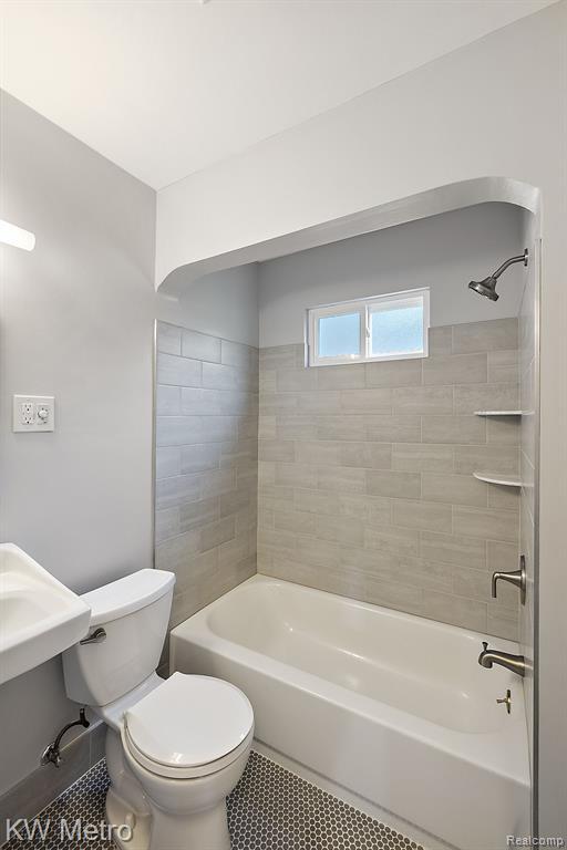 Building Photo - 531 Albany St