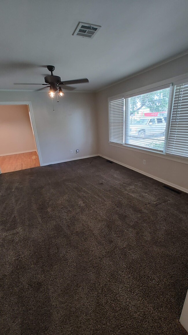 Building Photo - 2025 N 432