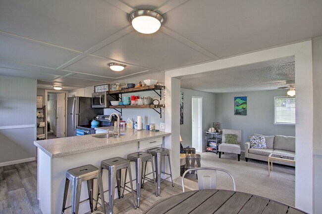 Building Photo - Island Adventure Awaits | Cozy 3BR Waterfront Home