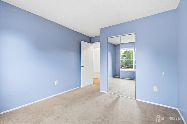Building Photo - 334 Lancaster Ct