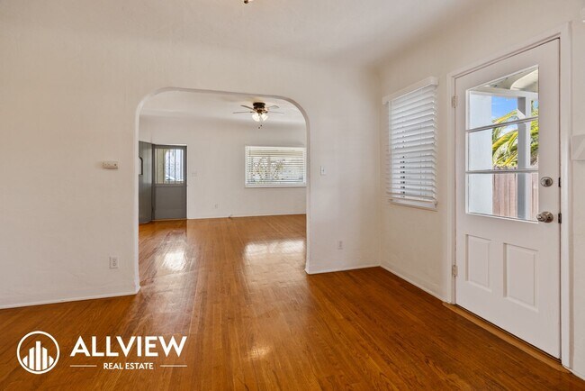 Building Photo - Charming 3 Bedroom 1 Bath Costa Mesa Bungalow