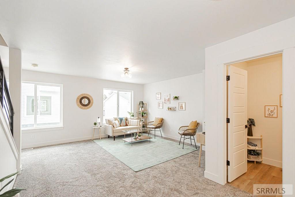 Building Photo - 676 E Court St