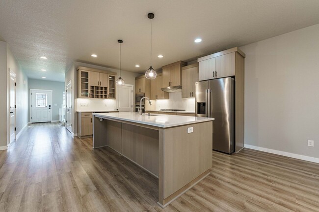 Building Photo - Spacious 4BR Modern Retreat and Luxury Liv...