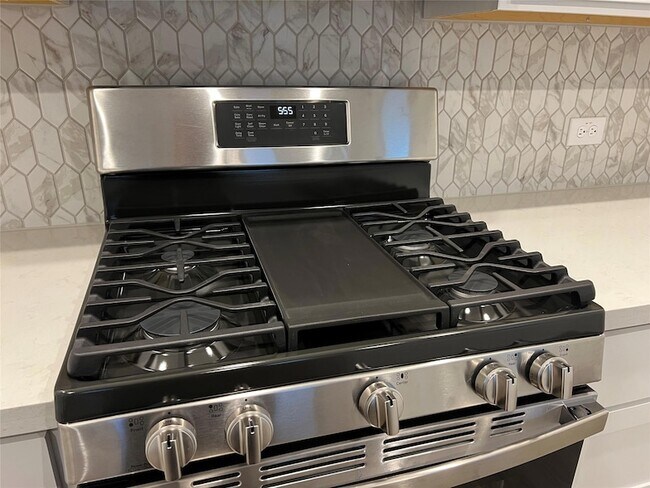 Building Photo - 497 Papaya Dr