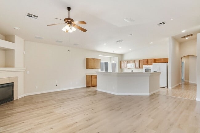 Building Photo - 4 Bed, Single Story Home, In Southwest Gat...