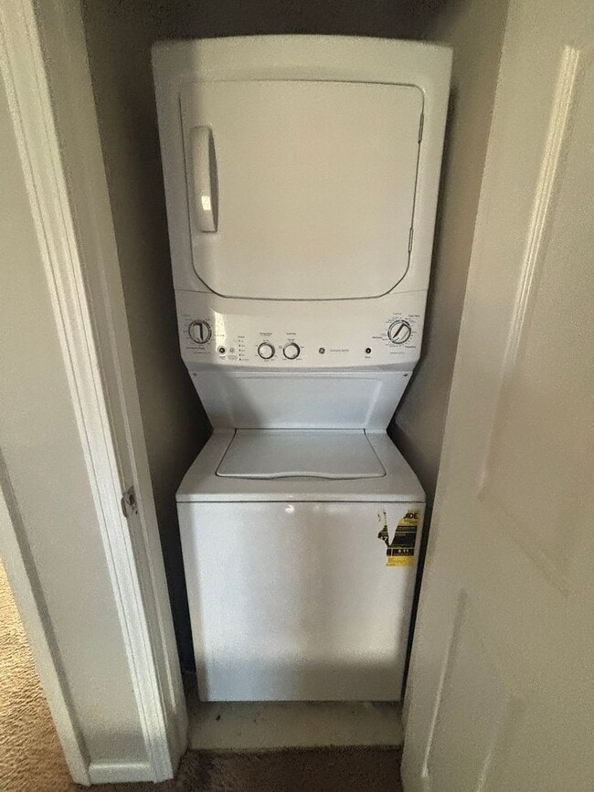 Building Photo - 2 Bed/1.5 Bath townhouse in Gray $1350 near shopping, restaurants, 1-26 and TRI-Cities Airport