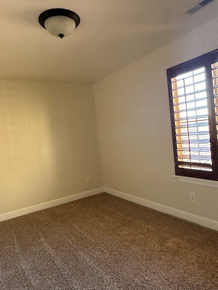Building Photo - 645 Wyngate Pointe Ln