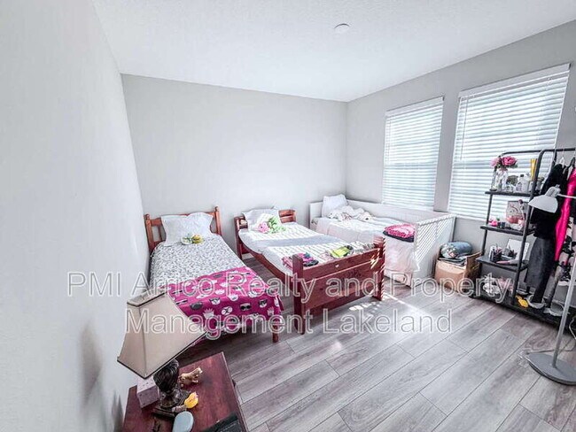 Building Photo - 2573 Village Lakes Blvd