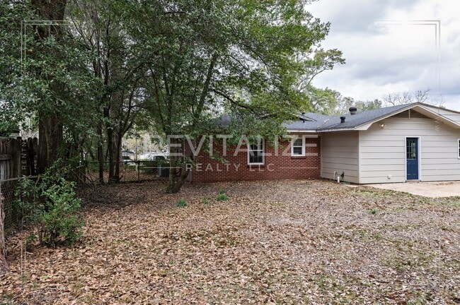 Building Photo - Desirable 3 Bed 1 Bath Ranch Style Home in Parkview Estates