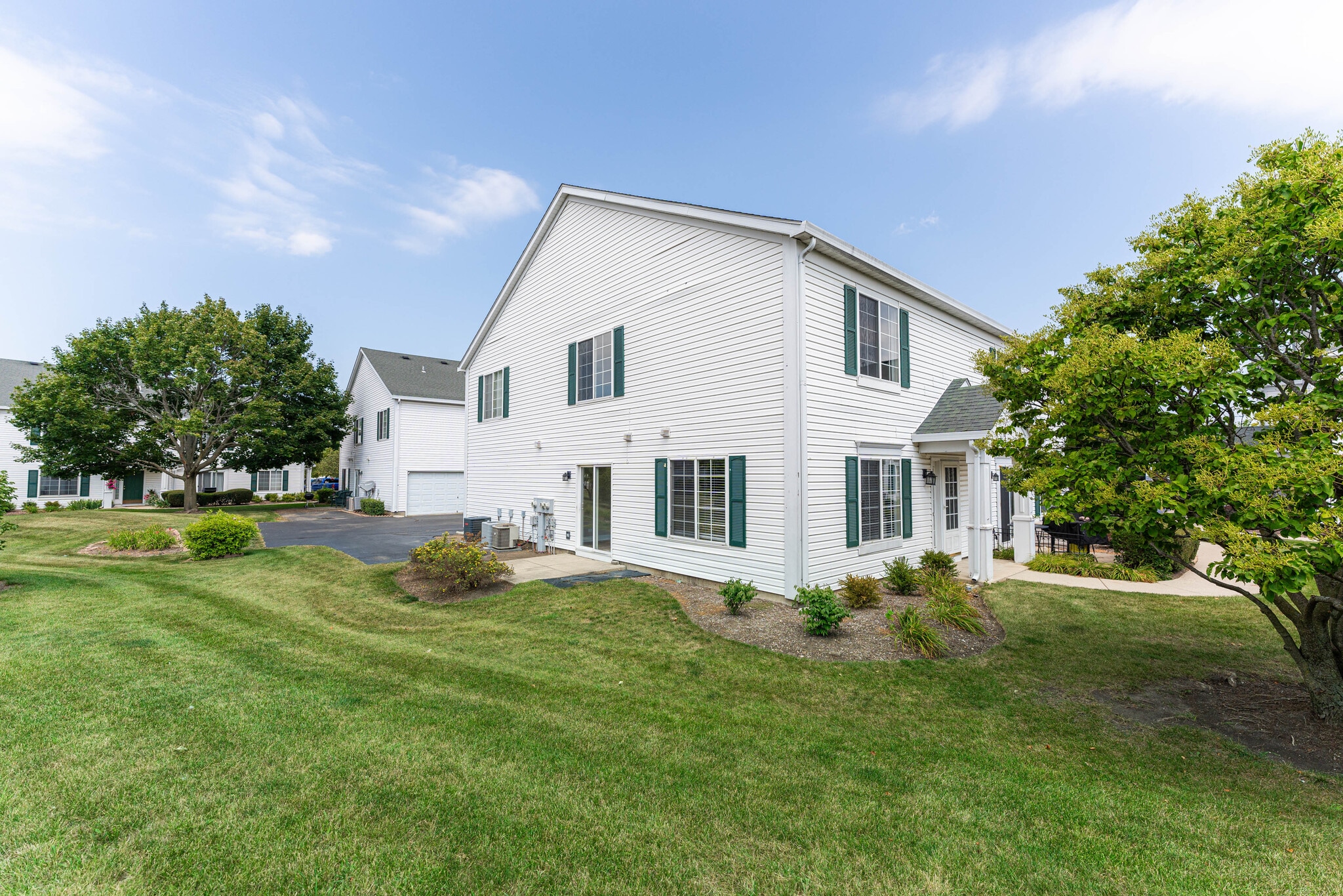 Building Photo - 684 Fieldcrest Dr