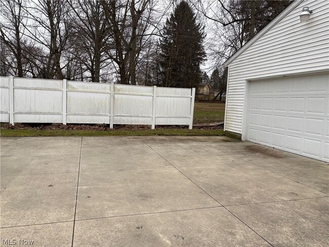 Building Photo - 1550 Chapman Dr