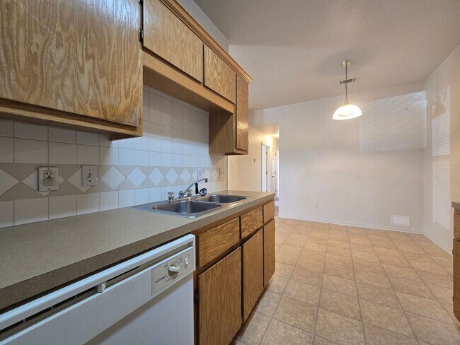 Building Photo - 2802 Lucille Dr