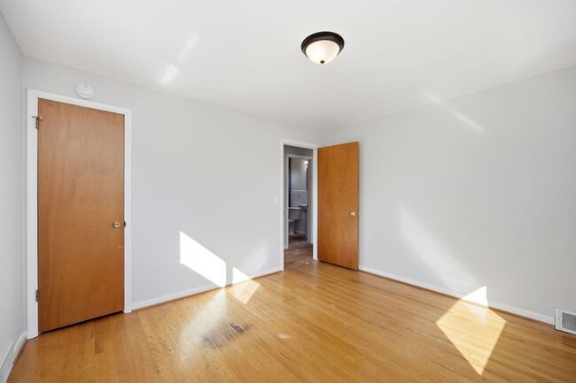 Building Photo - DELHI - Charming Brick Cape Cod 3-4 bed 1.5 bath.