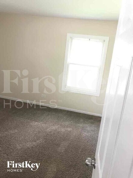 Building Photo - 1493 Glen Ellyn Rd