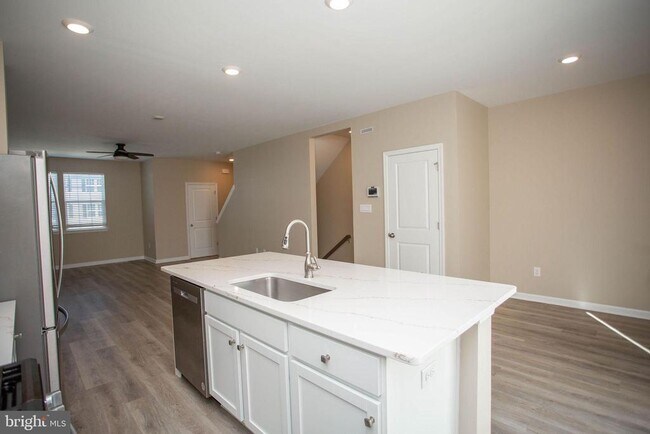 Building Photo - 239 Macoun Way