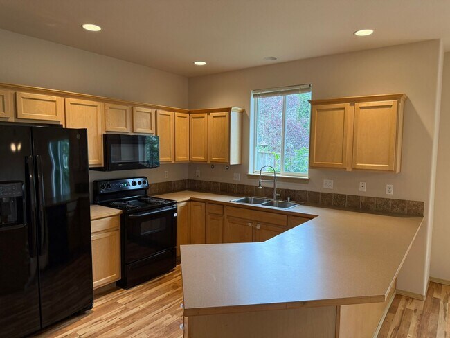 Building Photo - 3Bd/2.5Ba Maple Valley Home