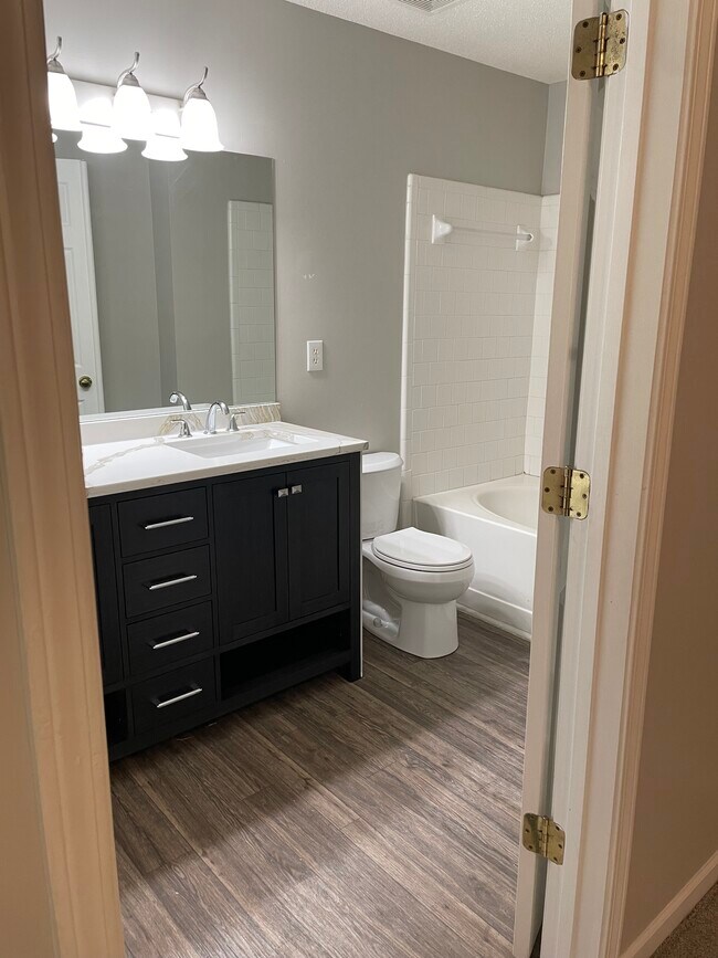 Masterbath - 1815 Kilmington Ct