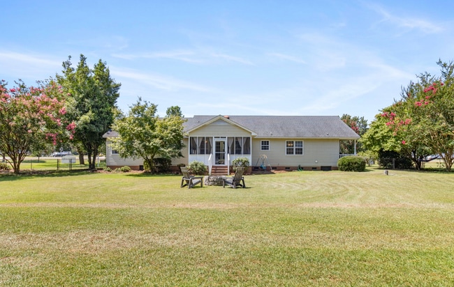 Building Photo - 3 Bedroom, 2 Bath Home