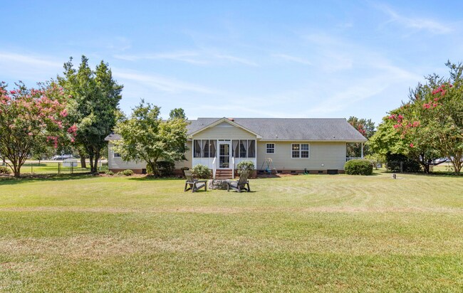 Building Photo - NEW LISTING!!!!!